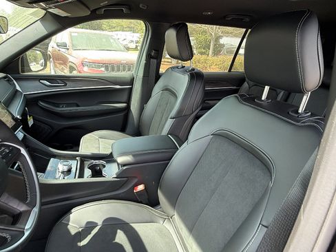 New 2026 Jeep Grand Cherokee L 4WD image 17