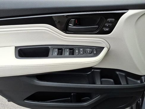 Used 2026 Honda Odyssey Touring image 11