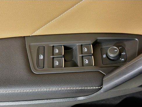 Used 2023 Volkswagen Tiguan SE FWD image 16