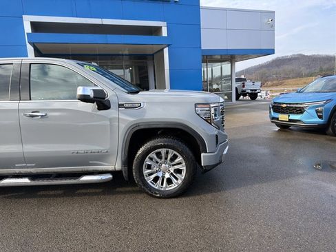 Used 2025 GMC Sierra 1500 Denali AWD/4WD image 2