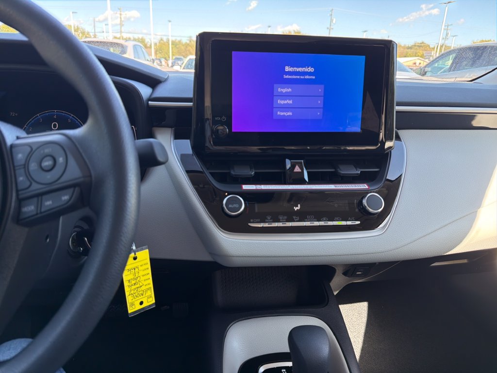 Used 2027 Toyota Corolla LE FWD image 13