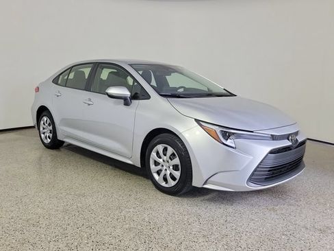 Used 2026 Toyota Corolla LE FWD image 4