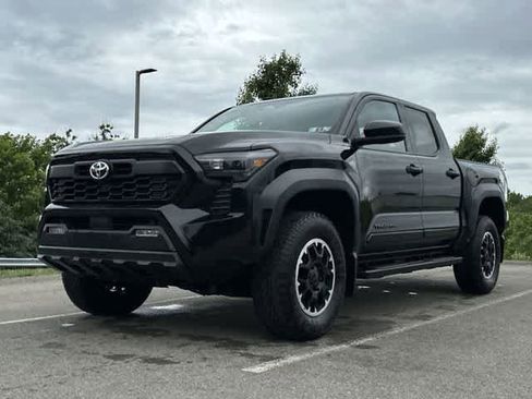 Used 2025 Toyota Tacoma TRD Off-Road AWD/4WD image 18