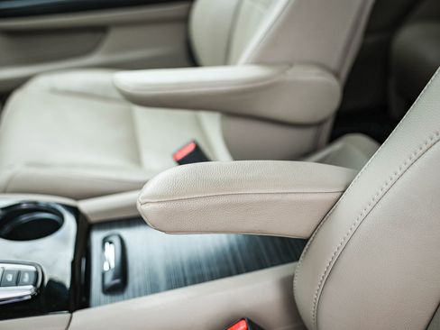 Used 2016 Honda Pilot Elite image 34