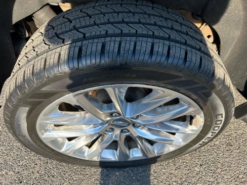 Used 2017 Cadillac Escalade Luxury AWD/4WD image 9
