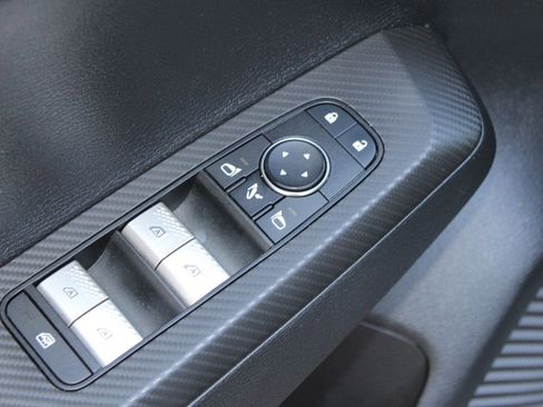 Used 2024 Mitsubishi Outlander SE image 22