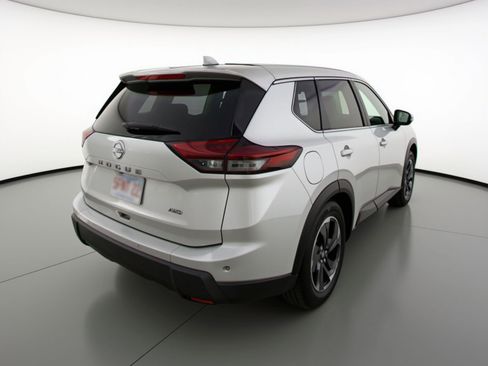 Used 2025 Nissan Rogue SV image 9