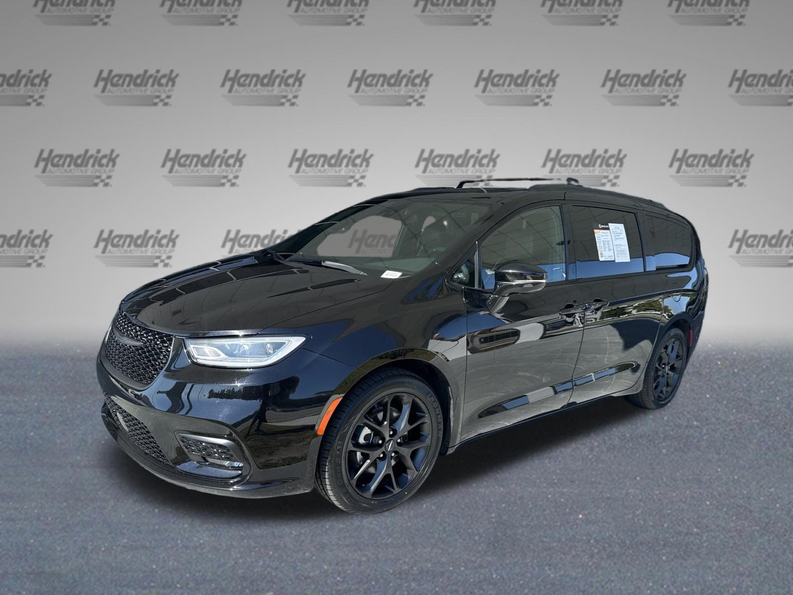 Used 2025 Chrysler Pacifica Limited FWD image 4