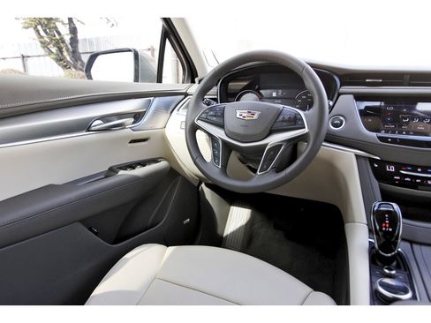 Used 2025 Cadillac XT5 Premium Luxury w/ LPO, Floor Liner Package image 10