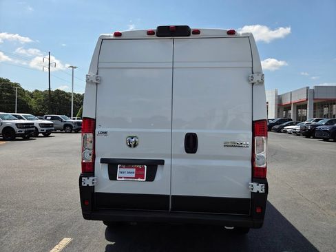 Used 2025 RAM ProMaster 2500 w/ Convenience Group FWD image 9