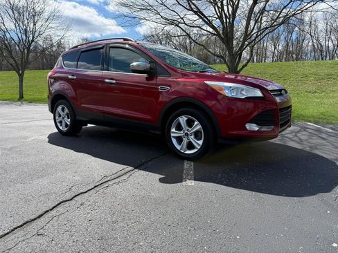 Used 2015 Ford Escape SE w/ Equipment Group 201A image 1