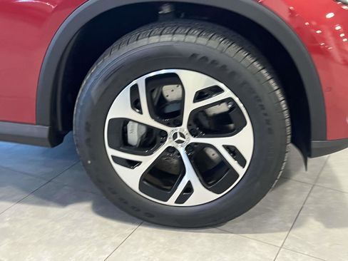 Used 2025 Mercedes-Benz GLC 350e 4MATIC image 6