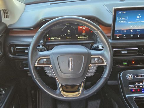 Used 2022 Lincoln Nautilus Reserve w/ Luxury Package image 14