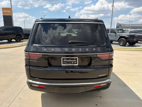 Used 2024 Jeep Wagoneer Series II w/ Flexible Seating Group RWD image 4