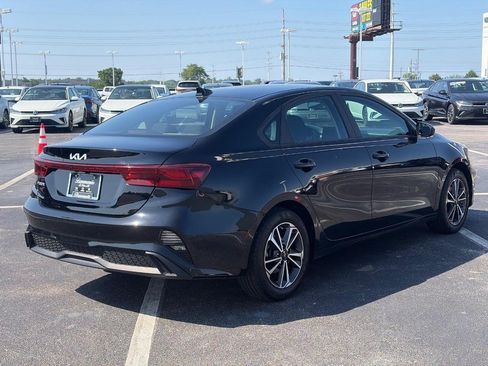 Used 2023 Kia Forte LXS FWD image 5