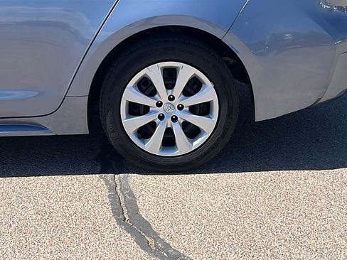 Used 2022 Toyota Corolla LE image 5