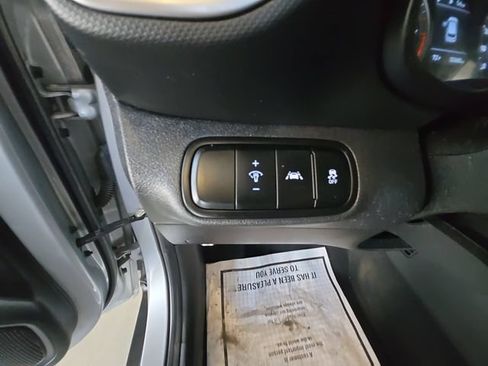 Used 2020 Hyundai Venue SE FWD image 26