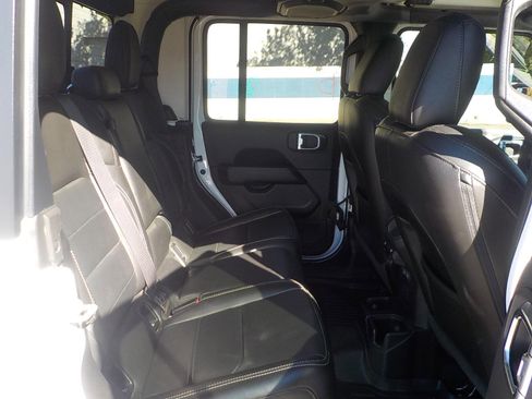 Used 2022 Jeep Gladiator Overland w/ Popular Equipment Package image 11