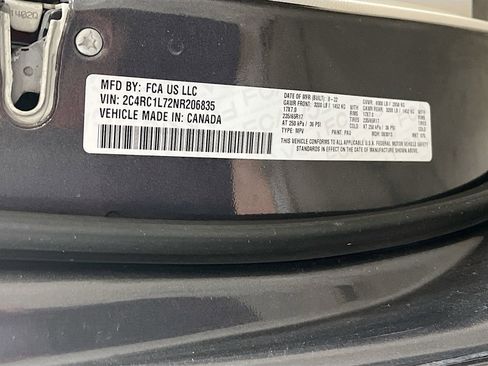 Used 2022 Chrysler Pacifica Touring-L FWD image 32