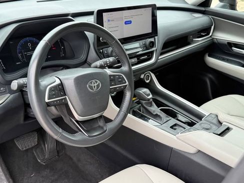 Used 2024 Toyota Grand Highlander AWD image 11