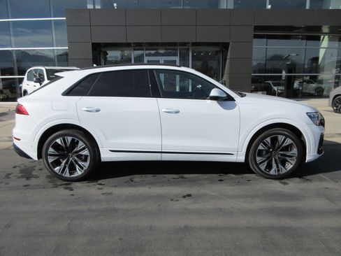 Used 2025 Audi Q8 Premium Plus image 11