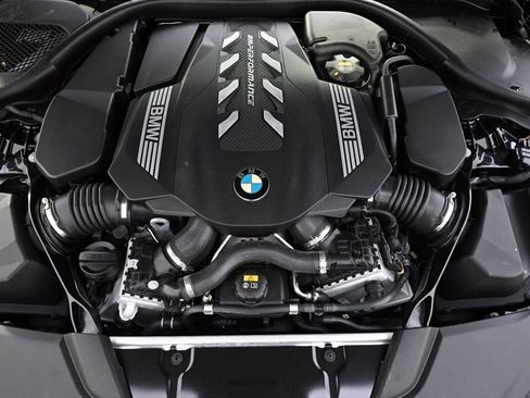 Used 2022 BMW M550i xDrive w/ Dynamic Handling Package image 18