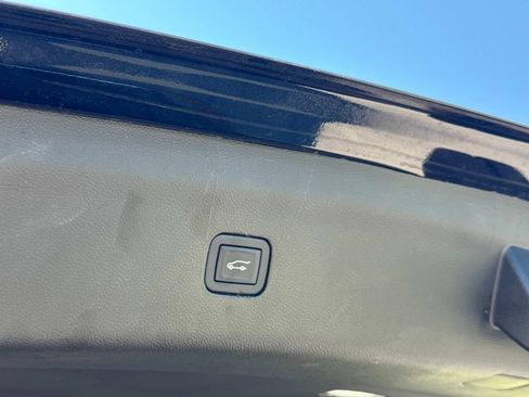 Used 2021 Buick Enclave Essence FWD image 17