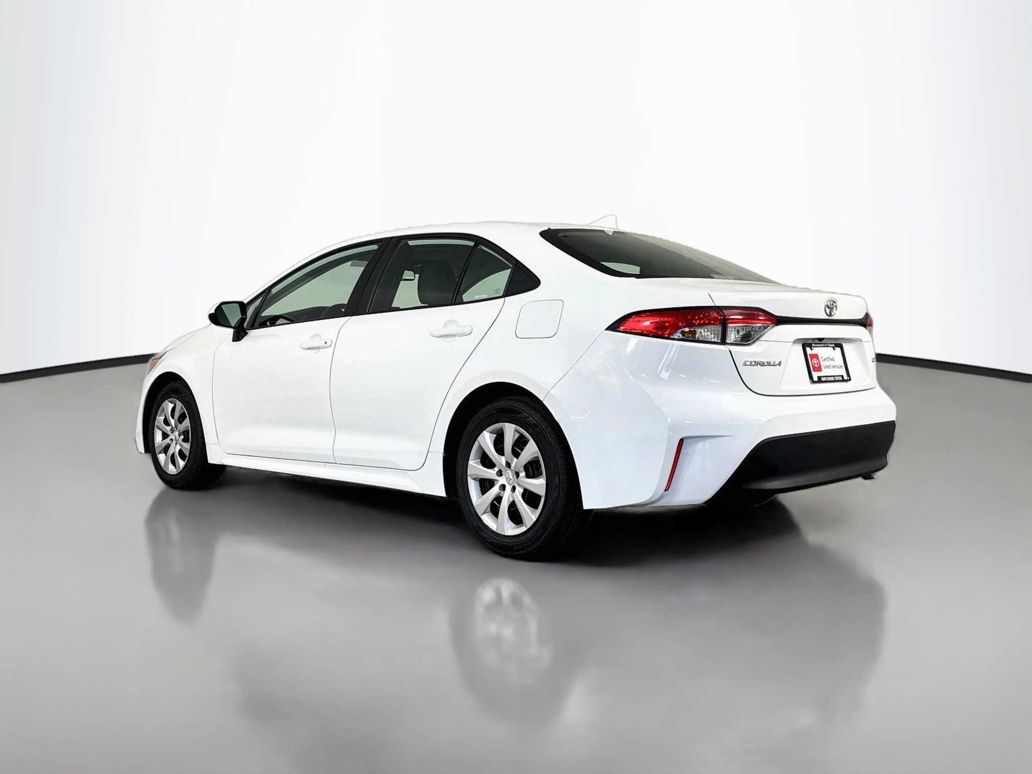 Certified 2025 Toyota Corolla LE FWD image 5