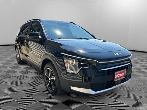 Certified 2025 Kia Niro EX FWD image 4