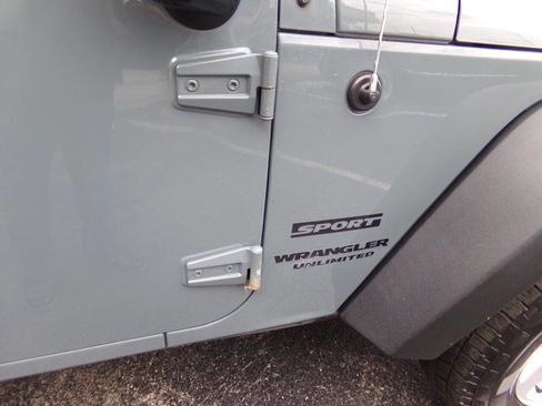 Used 2015 Jeep Wrangler Unlimited Sport w/ Quick Order Package 24S AWD/4WD image 27