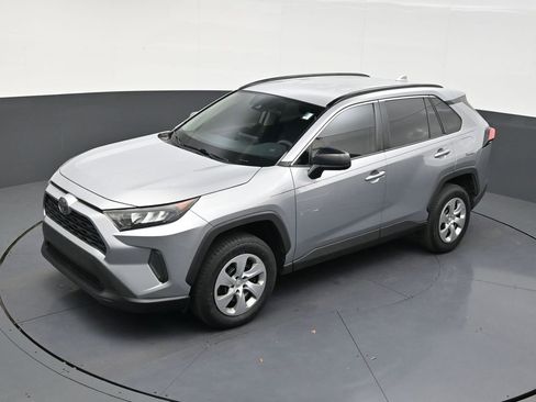 Used 2020 Toyota RAV4 LE image 12