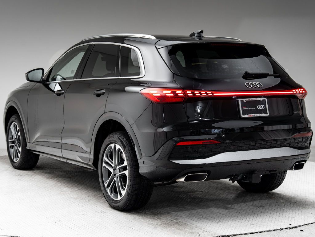 Used 2025 Audi Q5 Premium w/ 19" Wheel Package AWD/4WD image 3