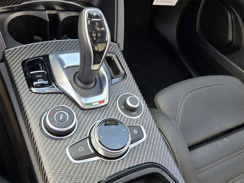 Used 2024 Alfa Romeo Stelvio Quadrifoglio image 23