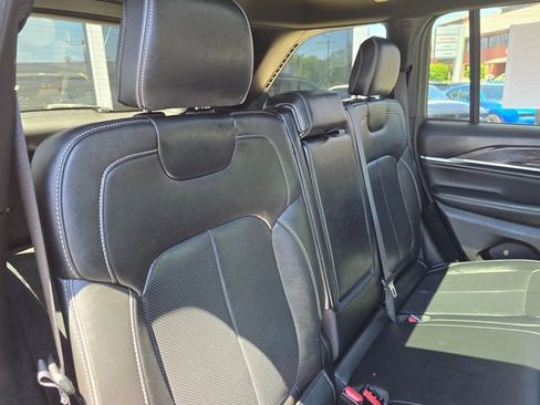 Used 2022 Jeep Grand Cherokee Overland AWD/4WD image 42