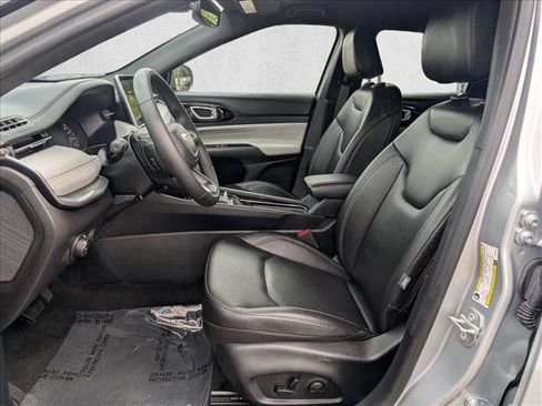 Used 2025 Jeep Compass Limited image 14