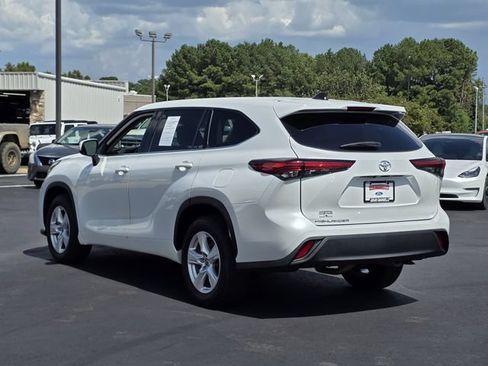 Used 2022 Toyota Highlander L FWD image 6