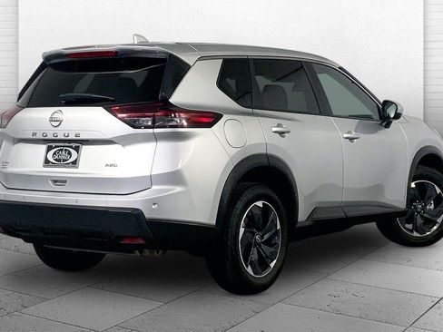 Used 2025 Nissan Rogue SV AWD/4WD image 13