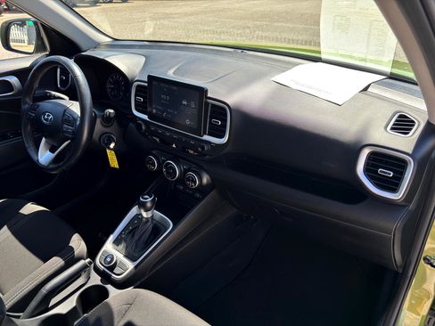 Used 2022 Hyundai Venue SEL w/ Cargo Package image 25