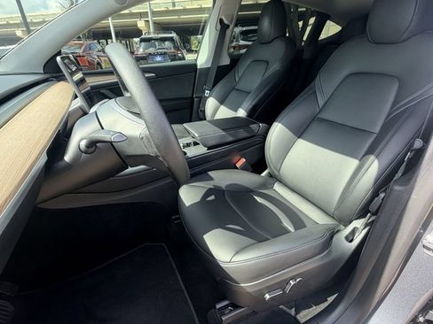 Used 2023 Tesla Model Y Long Range AWD/4WD image 23