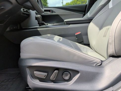 Used 2026 Toyota Camry SE FWD image 11