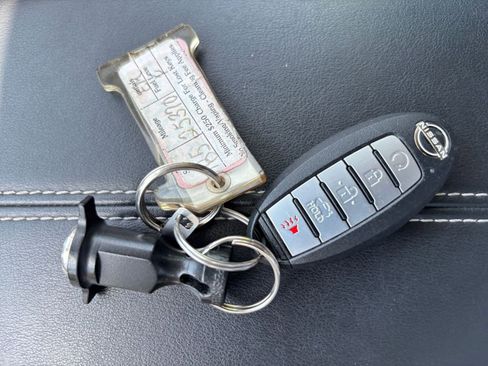 Used 2025 Nissan Altima 2.5 SV FWD image 25