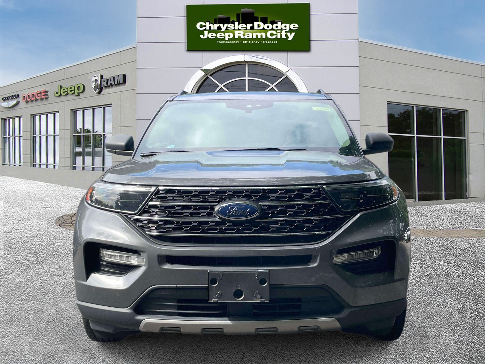 Used 2022 Ford Explorer XLT w/ Equipment Group 202A AWD/4WD image 2