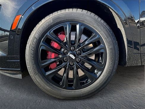 Used 2023 Cadillac XT6 Sport w/ LPO, ONYX Package image 11