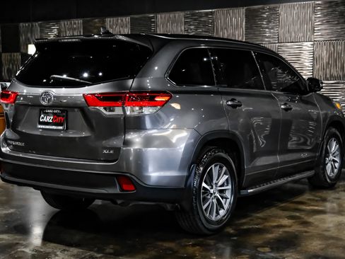 Used 2018 Toyota Highlander XLE FWD image 10