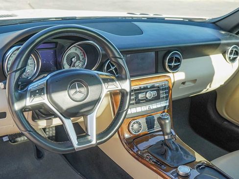 Used 2015 Mercedes-Benz SLK 250 w/ Premium Package image 9
