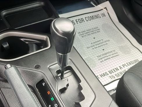 Used 2017 Toyota RAV4 LE image 18