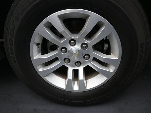 Used 2020 Chevrolet Suburban LS RWD image 10