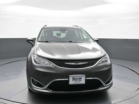 Used 2020 Chrysler Pacifica Touring-L Plus FWD image 2
