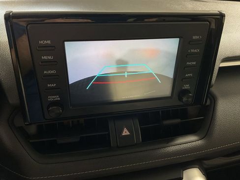 Used 2019 Toyota RAV4 XLE AWD/4WD image 4