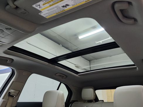 Used 2019 Cadillac XT4 Luxury AWD/4WD image 25
